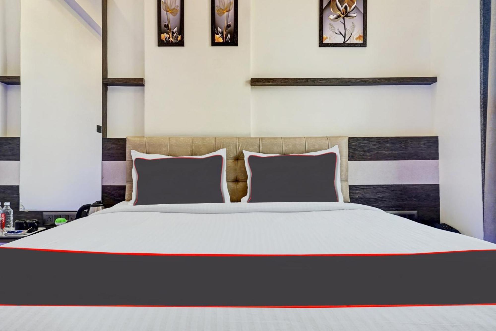Super Townhouse Poona Royal 호텔 Pimpri-Chinchwad 외부 사진