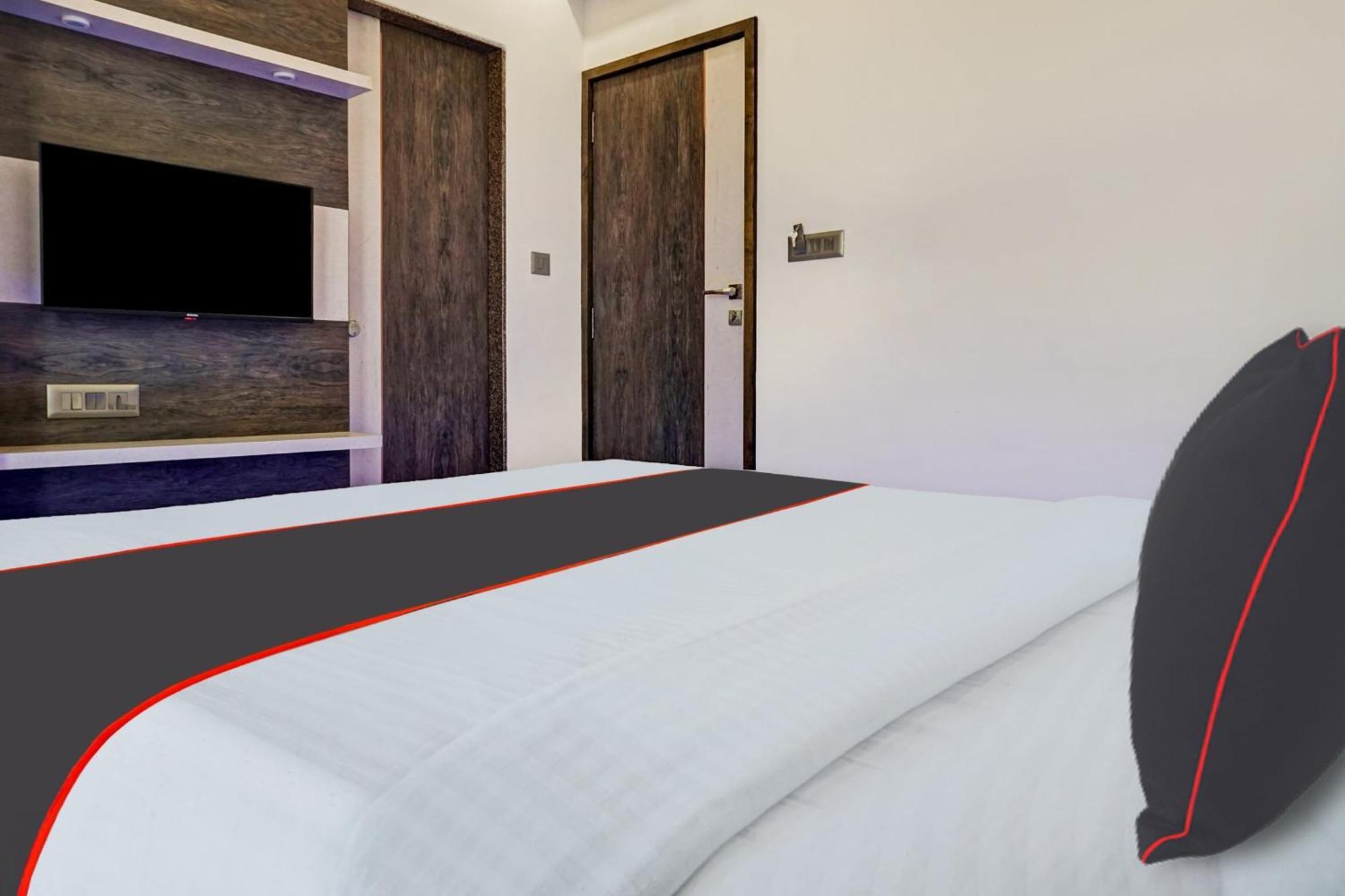 Super Townhouse Poona Royal 호텔 Pimpri-Chinchwad 외부 사진
