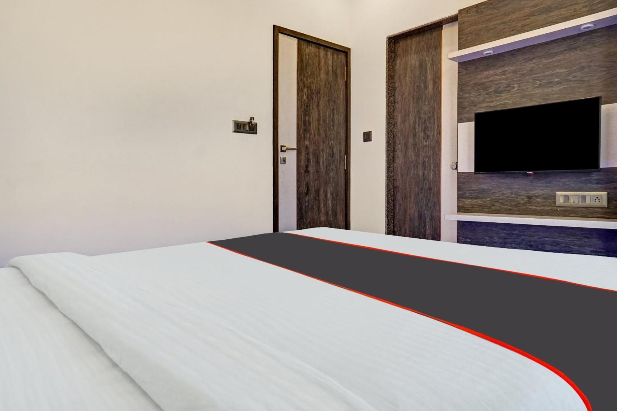 Super Townhouse Poona Royal 호텔 Pimpri-Chinchwad 외부 사진