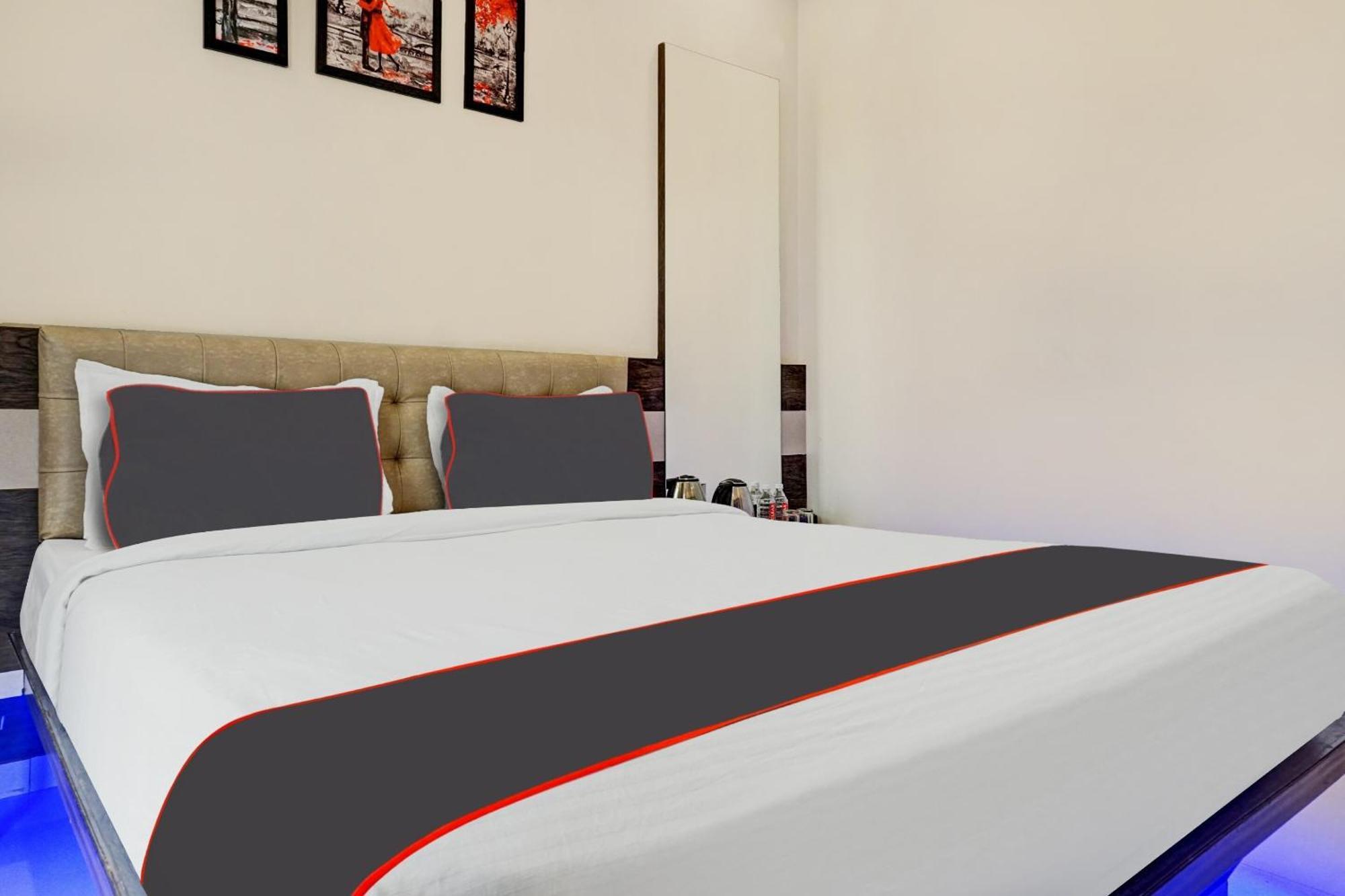 Super Townhouse Poona Royal 호텔 Pimpri-Chinchwad 외부 사진