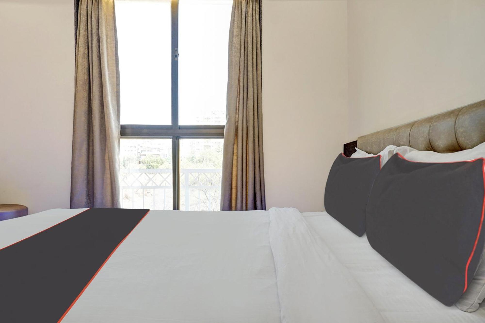Super Townhouse Poona Royal 호텔 Pimpri-Chinchwad 외부 사진
