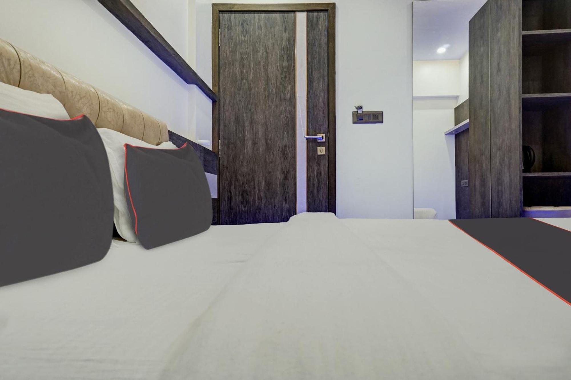 Super Townhouse Poona Royal 호텔 Pimpri-Chinchwad 외부 사진
